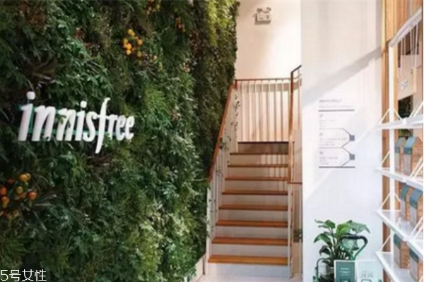 悅詩(shī)風(fēng)吟適合什么年齡 悅詩(shī)風(fēng)吟這個(gè)系列補(bǔ)水好 悅詩(shī)風(fēng)吟適合什么年齡 悅詩(shī)風(fēng)吟這個(gè)系列補(bǔ)水好