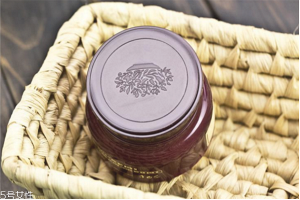 悅詩(shī)風(fēng)吟適合什么年齡 悅詩(shī)風(fēng)吟這個(gè)系列補(bǔ)水好 悅詩(shī)風(fēng)吟適合什么年齡 悅詩(shī)風(fēng)吟這個(gè)系列補(bǔ)水好