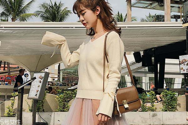 針織衫上口紅怎么洗掉 處理要及時(shí) 針織衫上口紅怎么洗掉 處理要及時(shí)