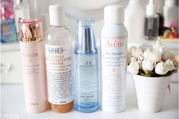 化妝水要敷多久 化妝水的正確使用步驟 化妝水要敷多久 化妝水的正確使用步驟