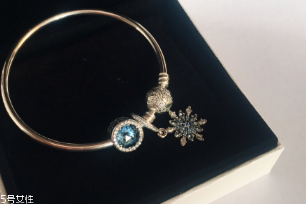 潘多拉雪花吊墜的寓意 純潔優(yōu)雅的氣質 潘多拉雪花吊墜的寓意 純潔優(yōu)雅的氣質