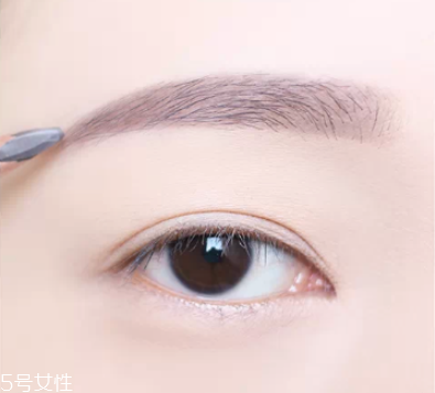 哪款粉底液適合裸妝 自然裸妝粉底推薦 哪款粉底液適合裸妝 自然裸妝粉底推薦