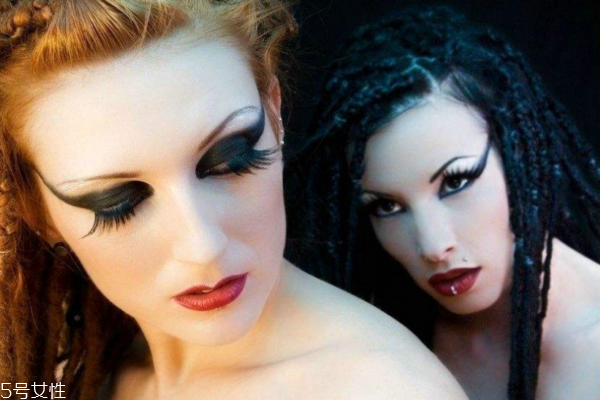 化妝掉粉怎么辦 5招遠(yuǎn)離尷尬底妝 化妝掉粉怎么辦 5招遠(yuǎn)離尷尬底妝