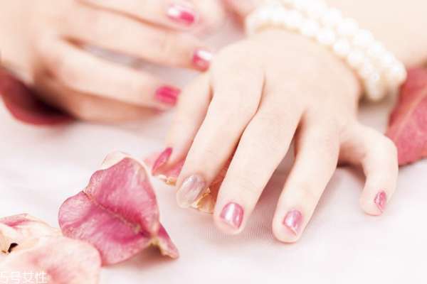 指甲油卸不掉怎么辦 4招輕松剝落美甲 指甲油卸不掉怎么辦 4招輕松剝落美甲