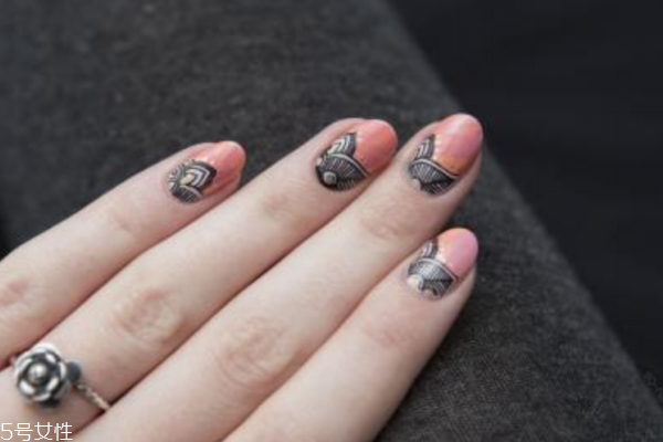 指甲油卸不掉怎么辦 4招輕松剝落美甲 指甲油卸不掉怎么辦 4招輕松剝落美甲