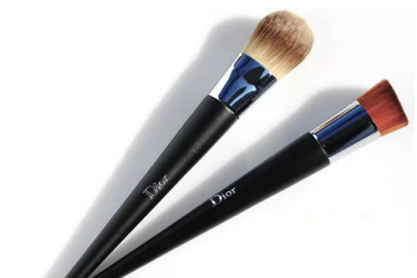 粉底刷怎么用沒有刷痕 平頭粉底刷使用注意事項(xiàng) 粉底刷怎么用沒有刷痕 平頭粉底刷使用注意事項(xiàng)