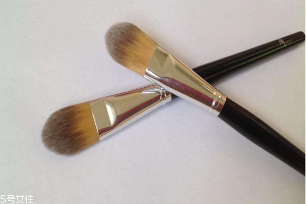 粉底刷怎么用沒有刷痕 平頭粉底刷使用注意事項(xiàng) 粉底刷怎么用沒有刷痕 平頭粉底刷使用注意事項(xiàng)