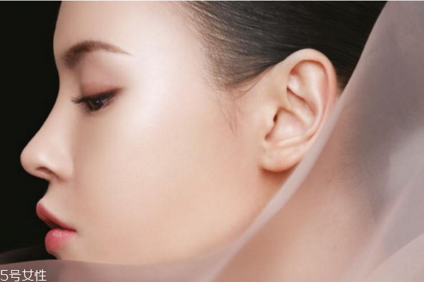 粉底和散粉的區(qū)別 不要傻傻分不清楚 粉底和散粉的區(qū)別 不要傻傻分不清楚