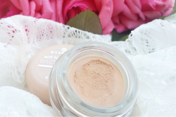 粉底和散粉的區(qū)別 不要傻傻分不清楚 粉底和散粉的區(qū)別 不要傻傻分不清楚