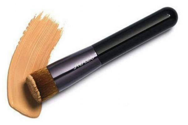 怎么打粉底最自然 拇指上粉底效果好 怎么打粉底最自然 拇指上粉底效果好