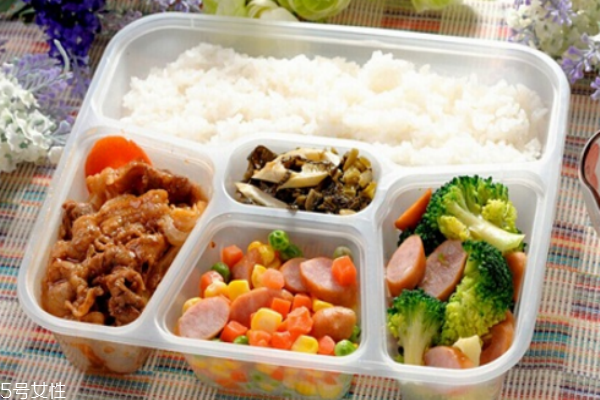 午餐應(yīng)該吃什么最有營養(yǎng) 正確飲食要知曉 午餐應(yīng)該吃什么最有營養(yǎng) 正確飲食要知曉