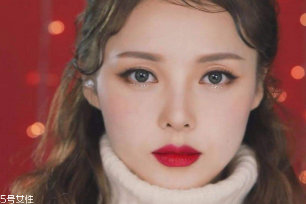 怎么防止眼影暈妝 只要1招跟眼皮脫妝說bye 怎么防止眼影暈妝 只要1招跟眼皮脫妝說bye