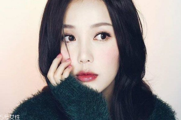 怎么防止眼影暈妝 只要1招跟眼皮脫妝說bye 怎么防止眼影暈妝 只要1招跟眼皮脫妝說bye