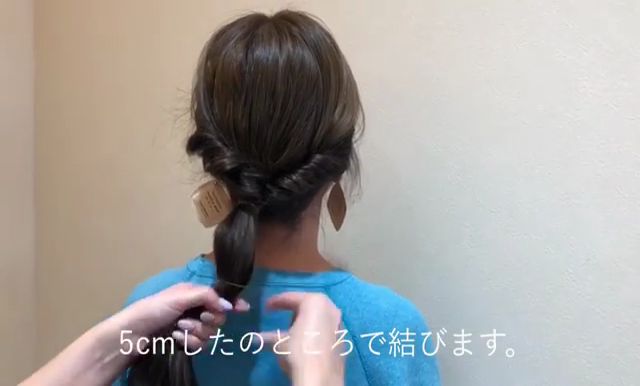 女生長發(fā)低馬尾發(fā)型怎么扎 女生長發(fā)低馬尾發(fā)型怎么扎