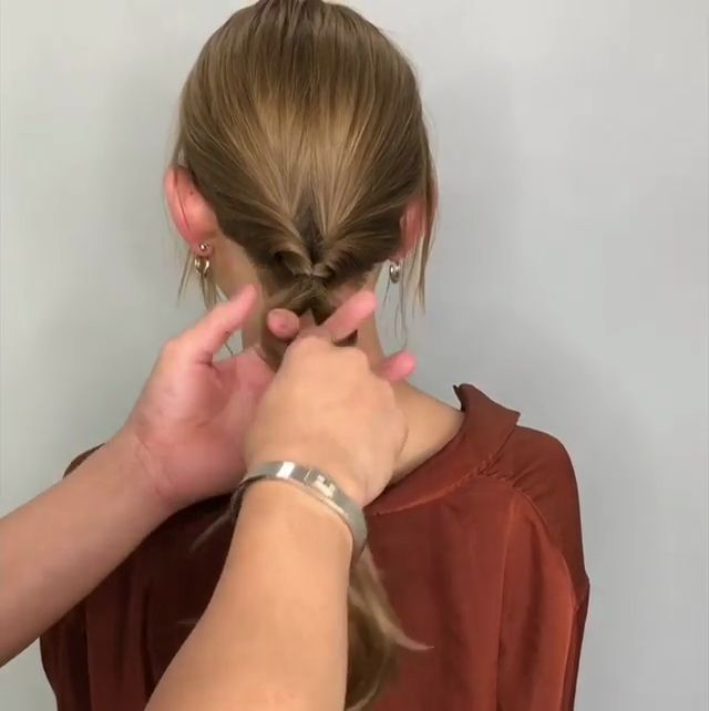 女生長發(fā)低馬尾發(fā)型怎么扎 女生長發(fā)低馬尾發(fā)型怎么扎