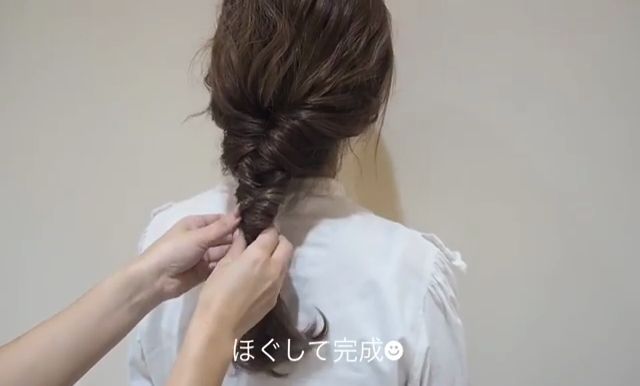 女生長發(fā)低馬尾發(fā)型怎么扎 女生長發(fā)低馬尾發(fā)型怎么扎