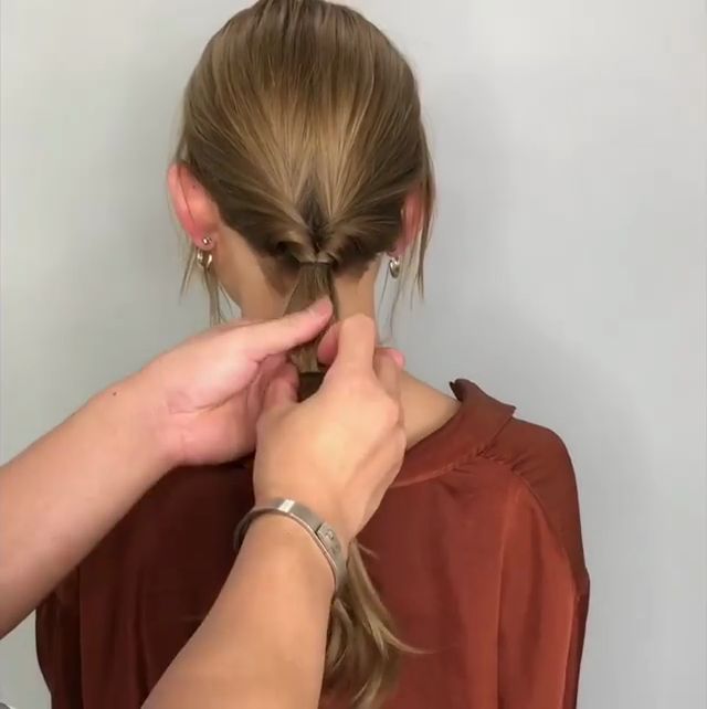 女生長發(fā)低馬尾發(fā)型怎么扎 女生長發(fā)低馬尾發(fā)型怎么扎