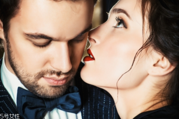 怎樣卸妝不傷皮膚 十大卸妝小知識(shí) 怎樣卸妝不傷皮膚 十大卸妝小知識(shí)