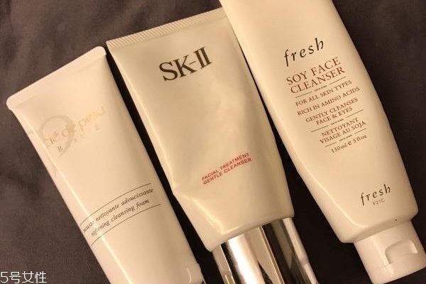 洗面奶和潔面乳有什么區(qū)別 3點不同了解一下 洗面奶和潔面乳有什么區(qū)別 3點不同了解一下