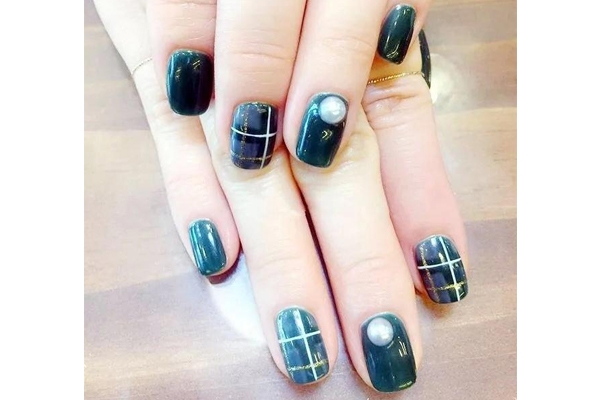 藍(lán)綠色美甲適合冬天嗎 6款秋冬藍(lán)綠色美甲 藍(lán)綠色美甲適合冬天嗎 6款秋冬藍(lán)綠色美甲