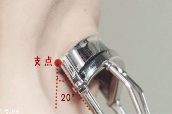 刷睫毛膏有什么壞處 經(jīng)常涂睫毛膏的危害 刷睫毛膏有什么壞處 經(jīng)常涂睫毛膏的危害