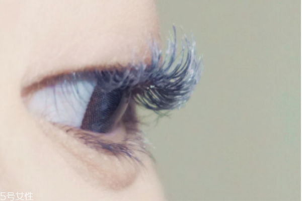 刷睫毛膏有什么壞處 經(jīng)常涂睫毛膏的危害 刷睫毛膏有什么壞處 經(jīng)常涂睫毛膏的危害