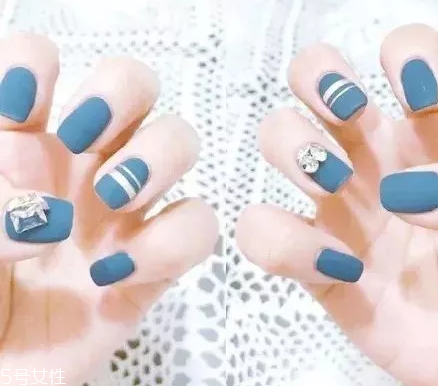 藍(lán)綠色美甲適合冬天嗎 6款秋冬藍(lán)綠色美甲 藍(lán)綠色美甲適合冬天嗎 6款秋冬藍(lán)綠色美甲