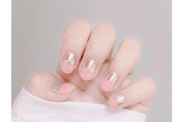 6款時(shí)尚輕奢美甲照片 讓你的手指變得矜貴 6款時(shí)尚輕奢美甲照片 讓你的手指變得矜貴