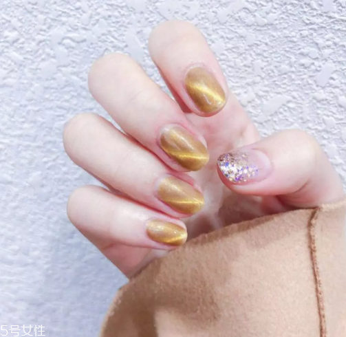 6款時(shí)尚輕奢美甲照片 讓你的手指變得矜貴 6款時(shí)尚輕奢美甲照片 讓你的手指變得矜貴