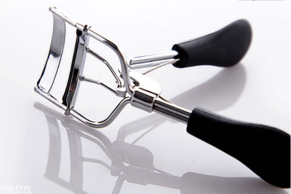 睫毛夾哪種適合新手 初學(xué)者必知眼部睫毛化妝技巧 睫毛夾哪種適合新手 初學(xué)者必知眼部睫毛化妝技巧