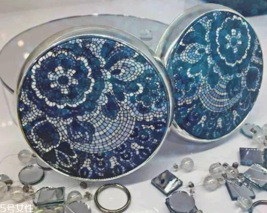 2018彩妝品牌的圣誕限定有哪些 2018大牌圣誕限定彩妝 2018彩妝品牌的圣誕限定有哪些 2018大牌圣誕限定彩妝