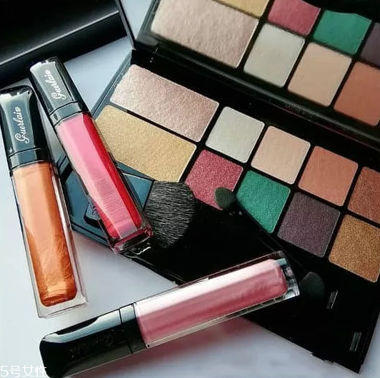 2018彩妝品牌的圣誕限定有哪些 2018大牌圣誕限定彩妝 2018彩妝品牌的圣誕限定有哪些 2018大牌圣誕限定彩妝