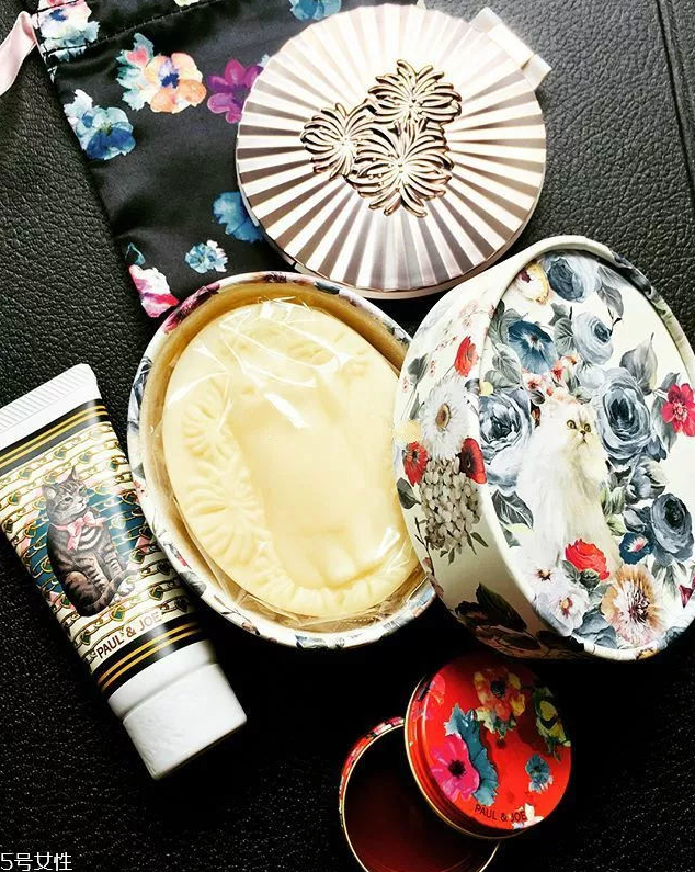 2018彩妝品牌的圣誕限定有哪些 2018大牌圣誕限定彩妝 2018彩妝品牌的圣誕限定有哪些 2018大牌圣誕限定彩妝