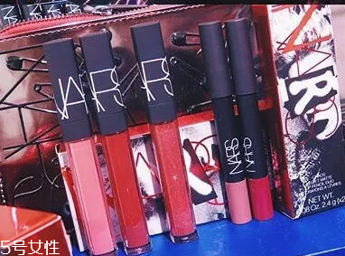 2018彩妝品牌的圣誕限定有哪些 2018大牌圣誕限定彩妝 2018彩妝品牌的圣誕限定有哪些 2018大牌圣誕限定彩妝