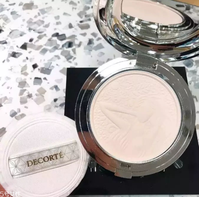 2018彩妝品牌的圣誕限定有哪些 2018大牌圣誕限定彩妝 2018彩妝品牌的圣誕限定有哪些 2018大牌圣誕限定彩妝