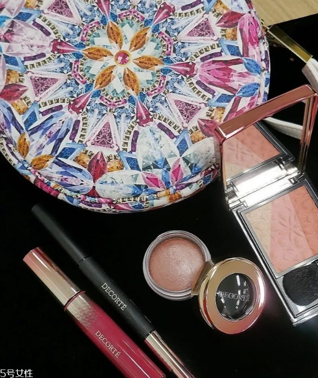 2018彩妝品牌的圣誕限定有哪些 2018大牌圣誕限定彩妝 2018彩妝品牌的圣誕限定有哪些 2018大牌圣誕限定彩妝