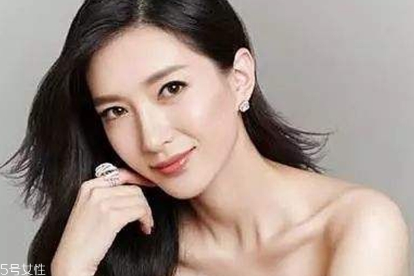 發(fā)量多適合染什么顏色 這些色有收縮視覺(jué)感 發(fā)量多適合染什么顏色 這些色有收縮視覺(jué)感