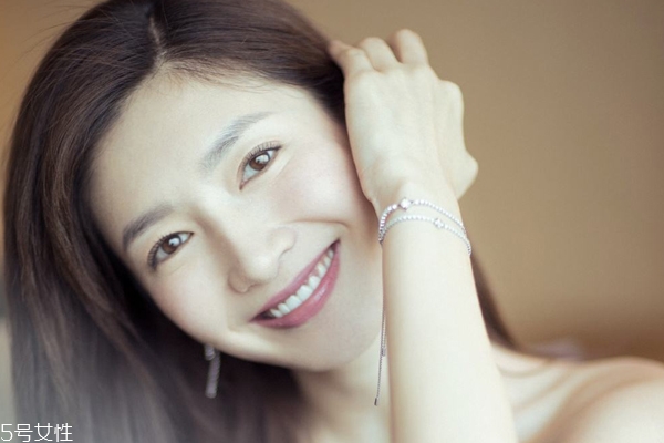 頭發(fā)少染什么顏色好看 亮色系能膨脹秀發(fā) 頭發(fā)少染什么顏色好看 亮色系能膨脹秀發(fā)