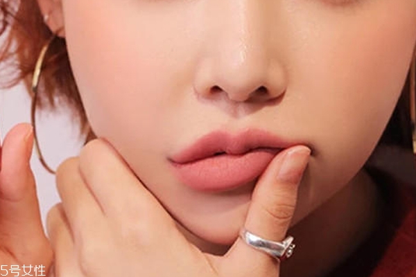 4種日常簡單唇妝畫法 快速為日常妝帶來新鮮感 4種日常簡單唇妝畫法 快速為日常妝帶來新鮮感