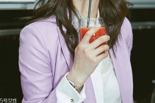 微胖女孩參加婚禮穿什么衣服 4技巧超級(jí)遮肉 微胖女孩參加婚禮穿什么衣服 4技巧超級(jí)遮肉