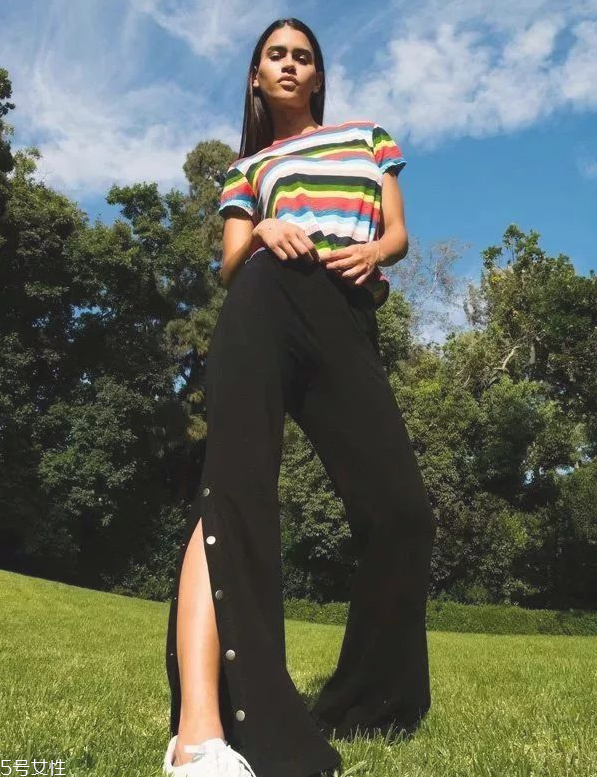 女生秋冬穿什么顏色衣服好看 2018年秋冬十大流行色 女生秋冬穿什么顏色衣服好看 2018年秋冬十大流行色