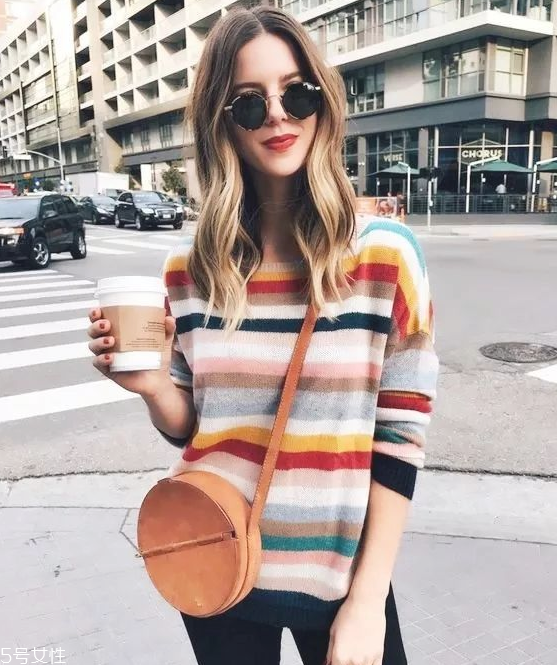 女生秋冬穿什么顏色衣服好看 2018年秋冬十大流行色 女生秋冬穿什么顏色衣服好看 2018年秋冬十大流行色