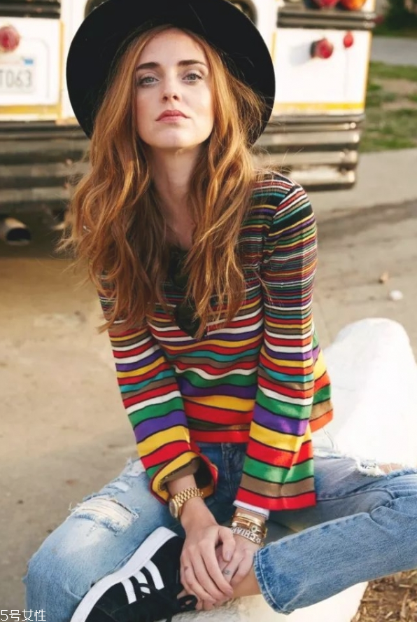 女生秋冬穿什么顏色衣服好看 2018年秋冬十大流行色 女生秋冬穿什么顏色衣服好看 2018年秋冬十大流行色