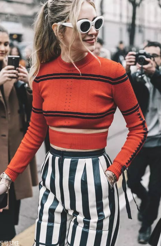 女生秋冬穿什么顏色衣服好看 2018年秋冬十大流行色 女生秋冬穿什么顏色衣服好看 2018年秋冬十大流行色