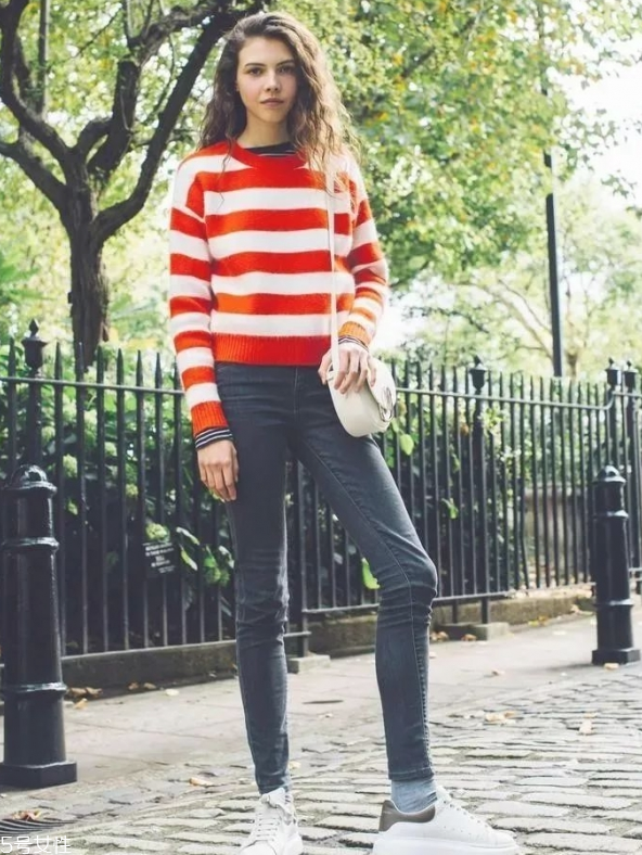 女生秋冬穿什么顏色衣服好看 2018年秋冬十大流行色 女生秋冬穿什么顏色衣服好看 2018年秋冬十大流行色