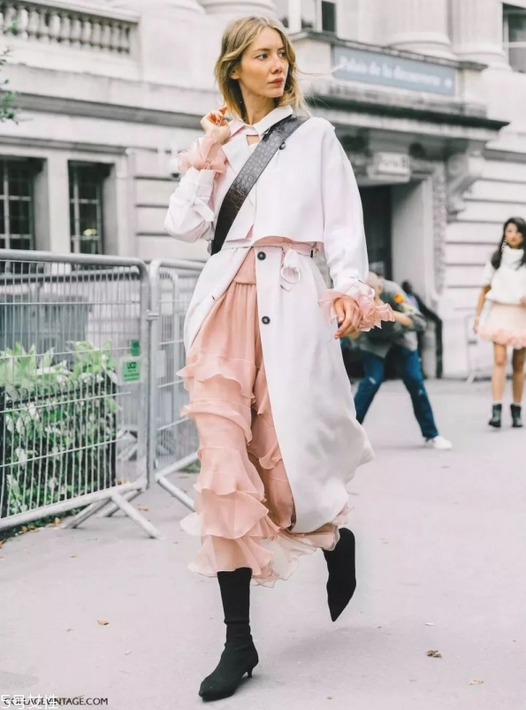 女生秋冬穿什么顏色衣服好看 2018年秋冬十大流行色 女生秋冬穿什么顏色衣服好看 2018年秋冬十大流行色