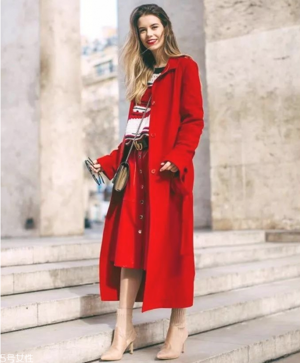 女生秋冬穿什么顏色衣服好看 2018年秋冬十大流行色 女生秋冬穿什么顏色衣服好看 2018年秋冬十大流行色