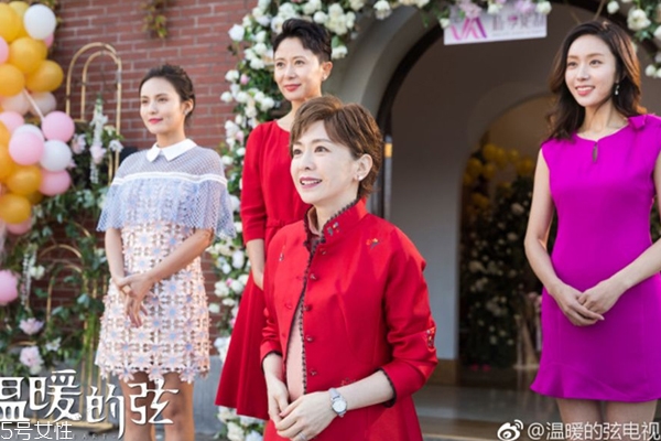 參加婚禮怎么打扮 3技巧得體不出錯 參加婚禮怎么打扮 3技巧得體不出錯