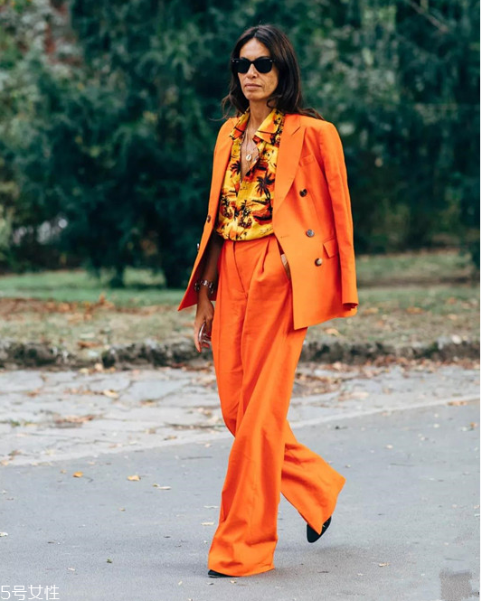 女生秋冬穿什么顏色衣服好看 2018年秋冬十大流行色 女生秋冬穿什么顏色衣服好看 2018年秋冬十大流行色