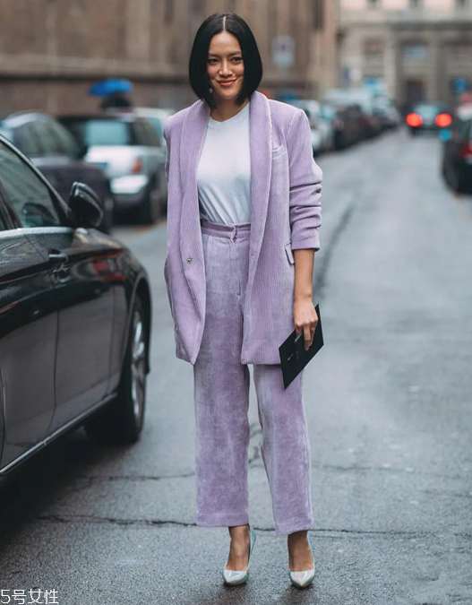 女生秋冬穿什么顏色衣服好看 2018年秋冬十大流行色 女生秋冬穿什么顏色衣服好看 2018年秋冬十大流行色